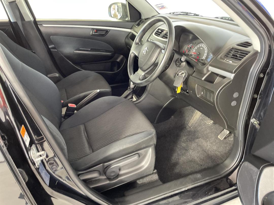 Photo '16' of Suzuki Swift