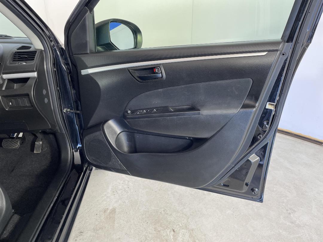 Photo '15' of Suzuki Swift