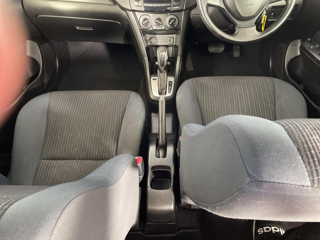 Photo '18' of Suzuki Swift