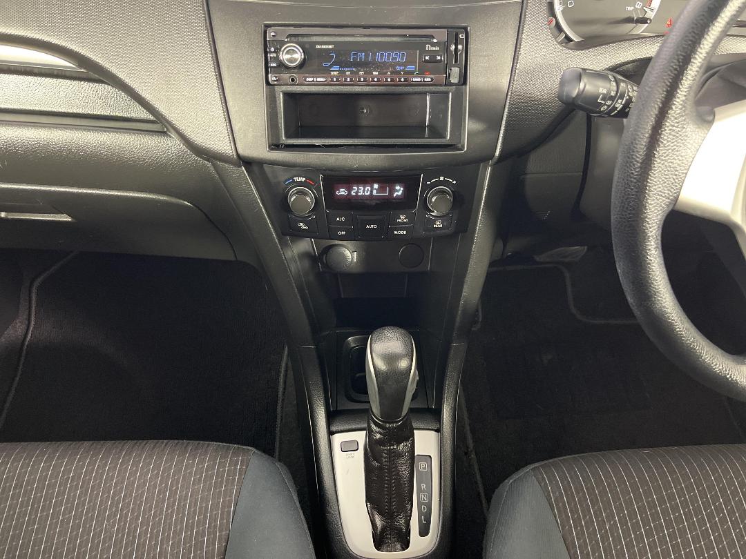 Photo '18' of Suzuki Swift