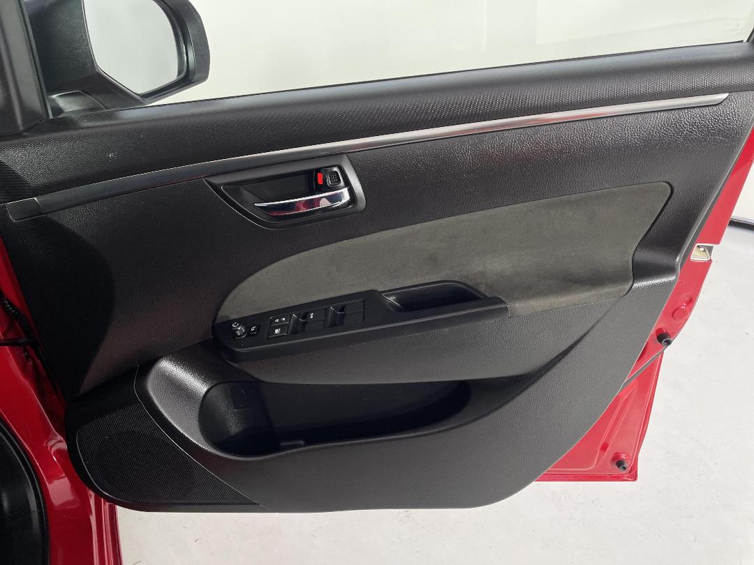 Photo '15' of Suzuki Swift