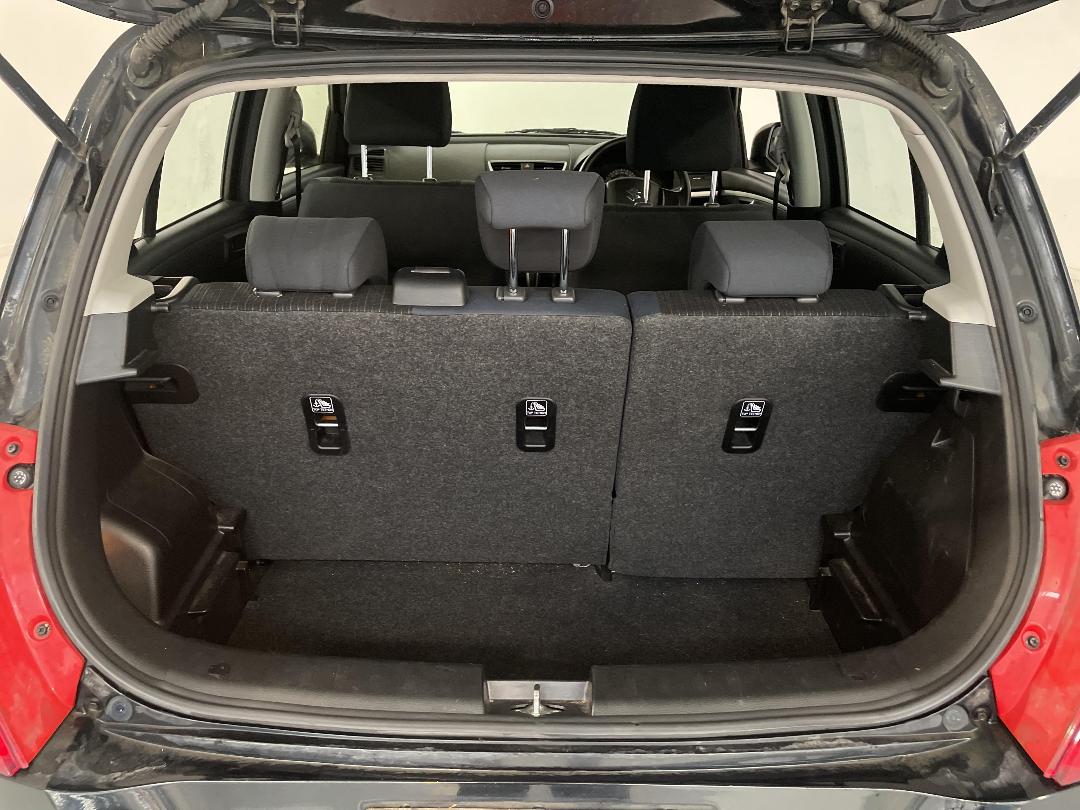 Photo '14' of Suzuki Swift Photo '14' of Suzuki Swift