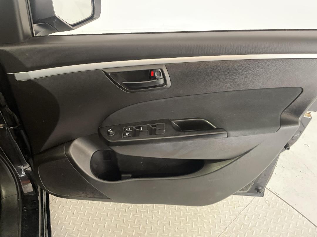 Photo '15' of Suzuki Swift Photo '15' of Suzuki Swift