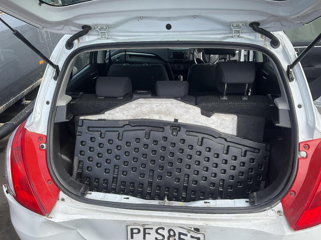 Photo '20' of Suzuki Swift GLA+