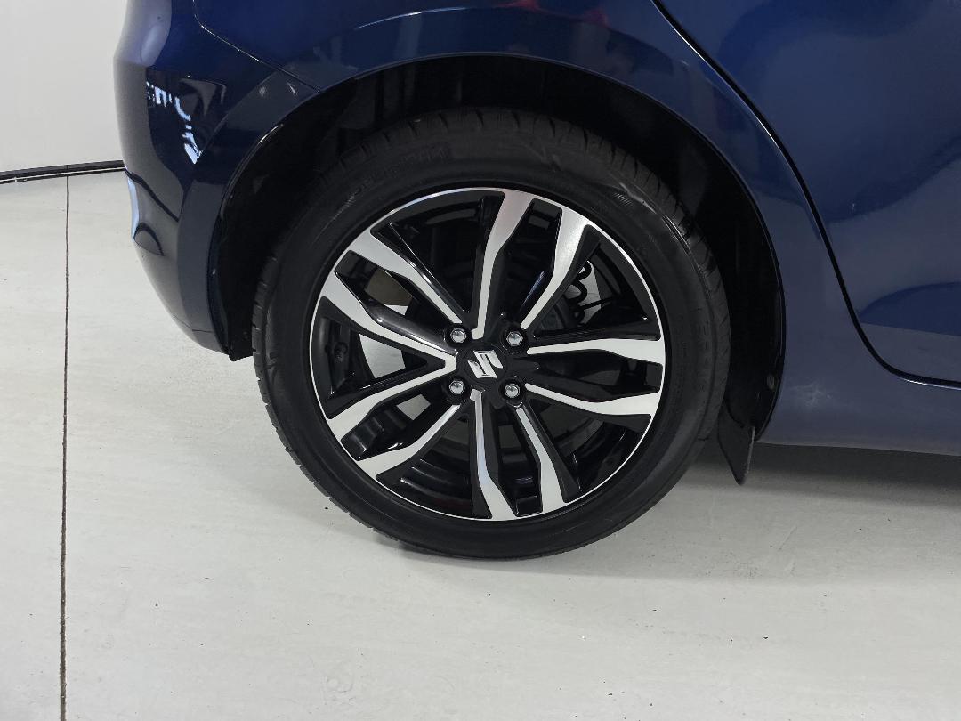 Photo '12' of Suzuki Swift