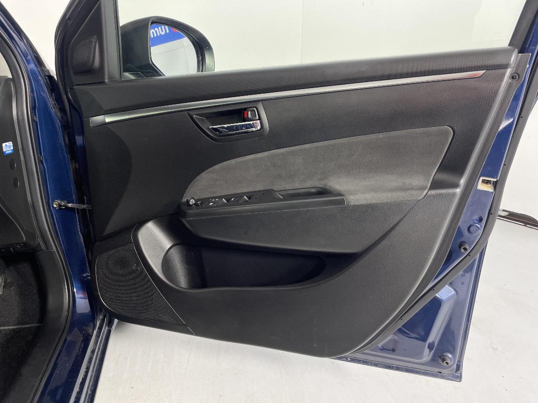 Photo '15' of Suzuki Swift