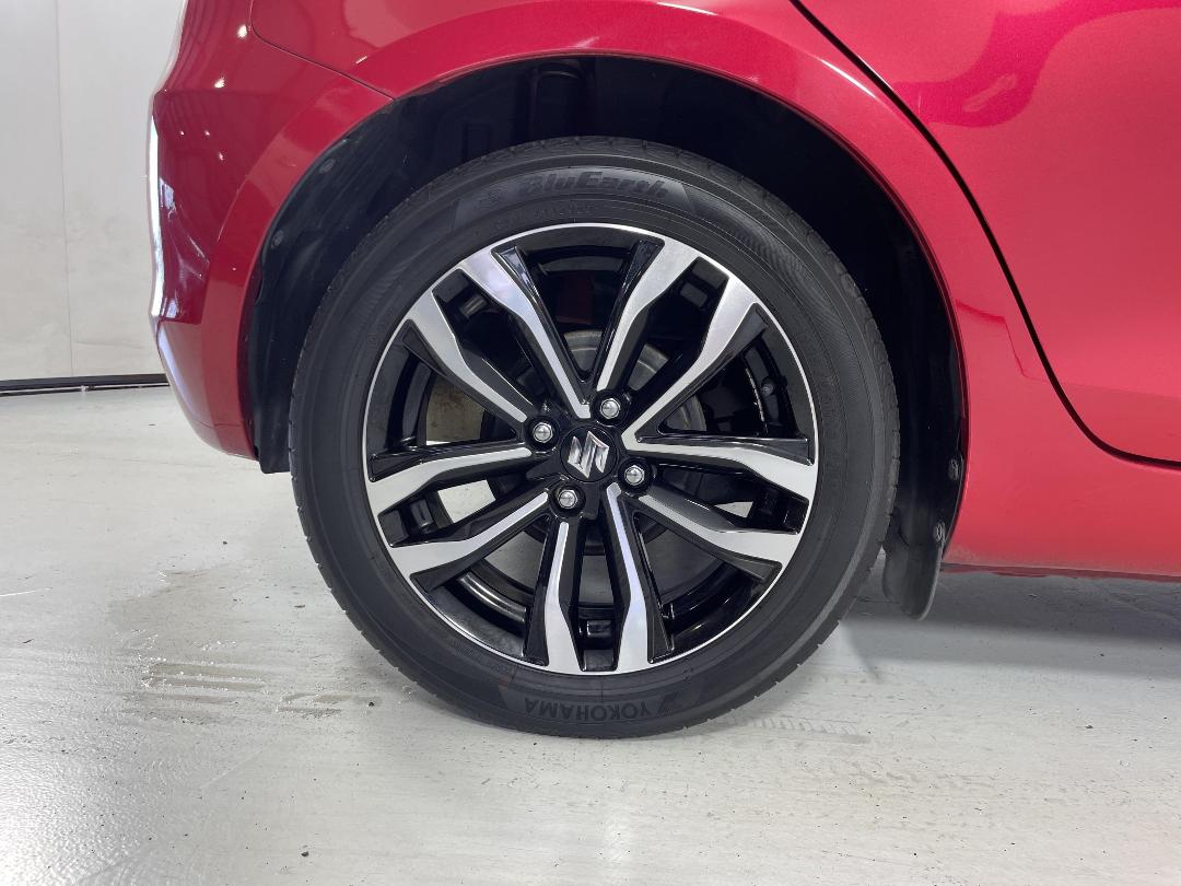 Photo '12' of Suzuki Swift