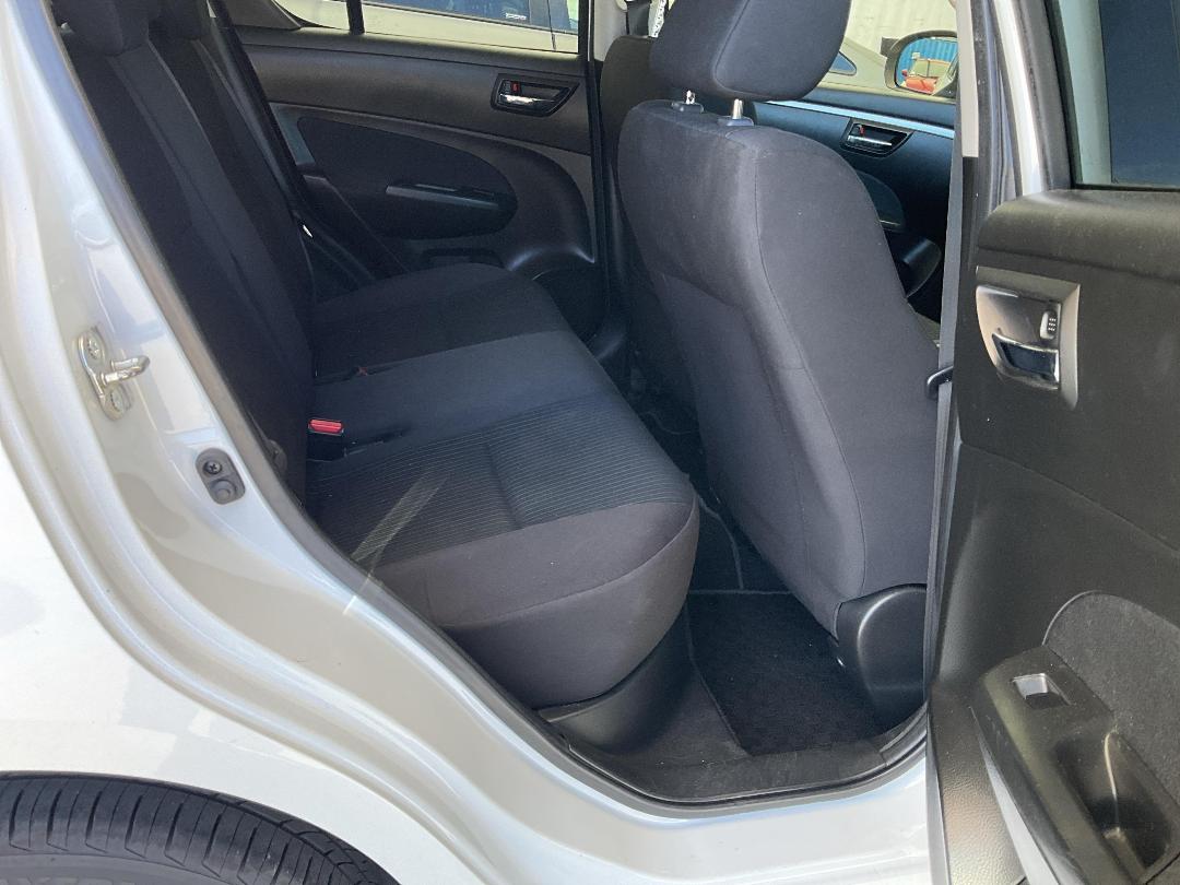 Photo '16' of Suzuki Swift