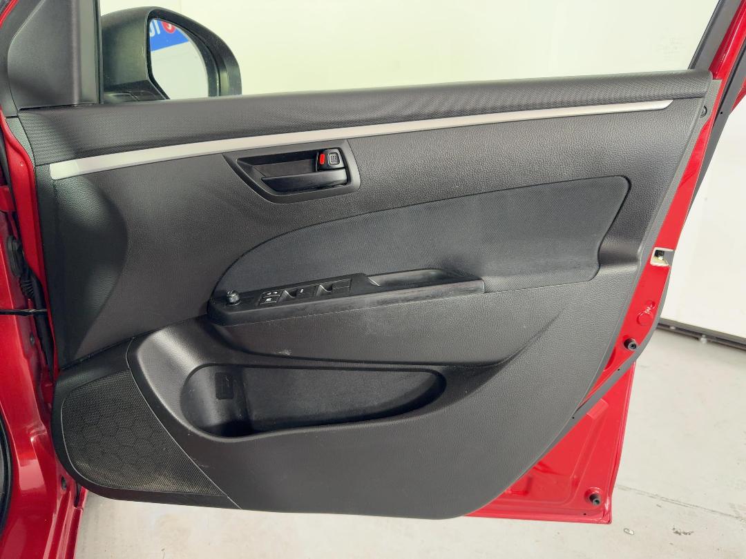 Photo '15' of Suzuki Swift