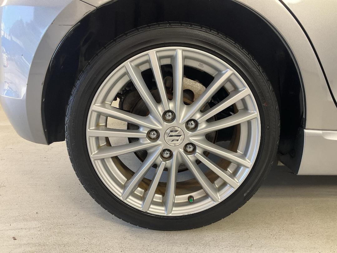 Photo '12' of Suzuki Swift