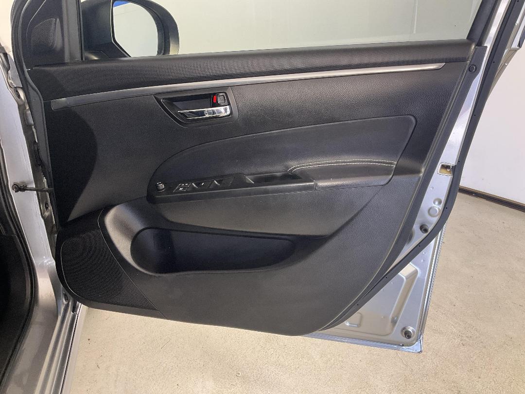 Photo '15' of Suzuki Swift