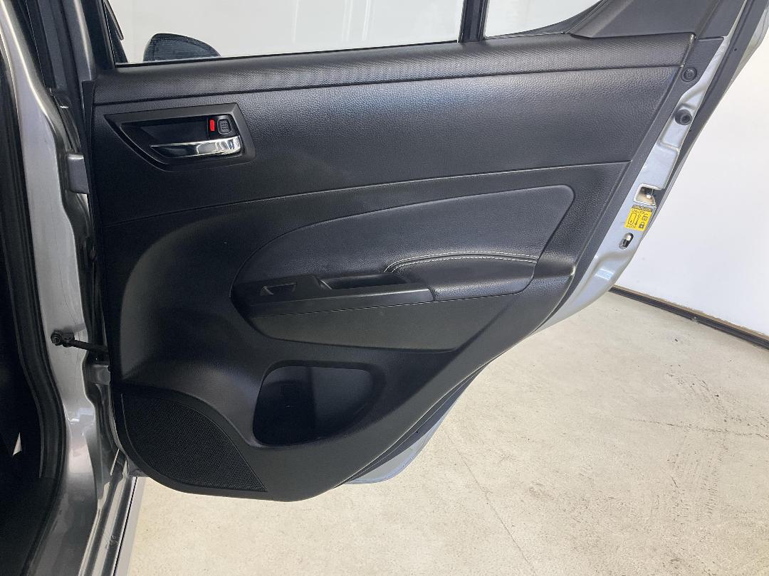 Photo '19' of Suzuki Swift