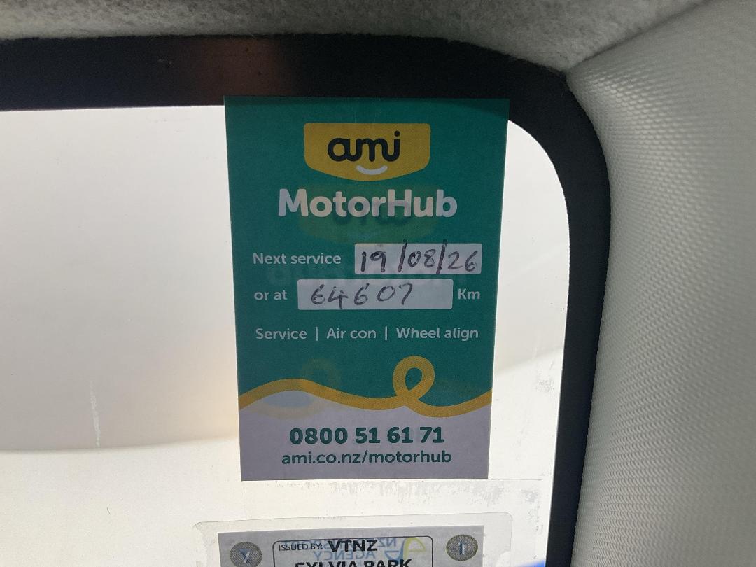 Photo '24' of Suzuki Swift