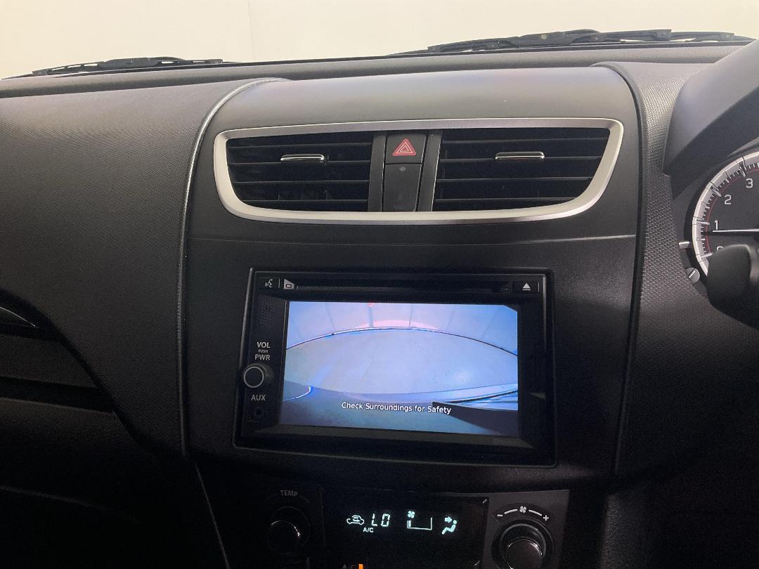 Photo '29' of Suzuki Swift