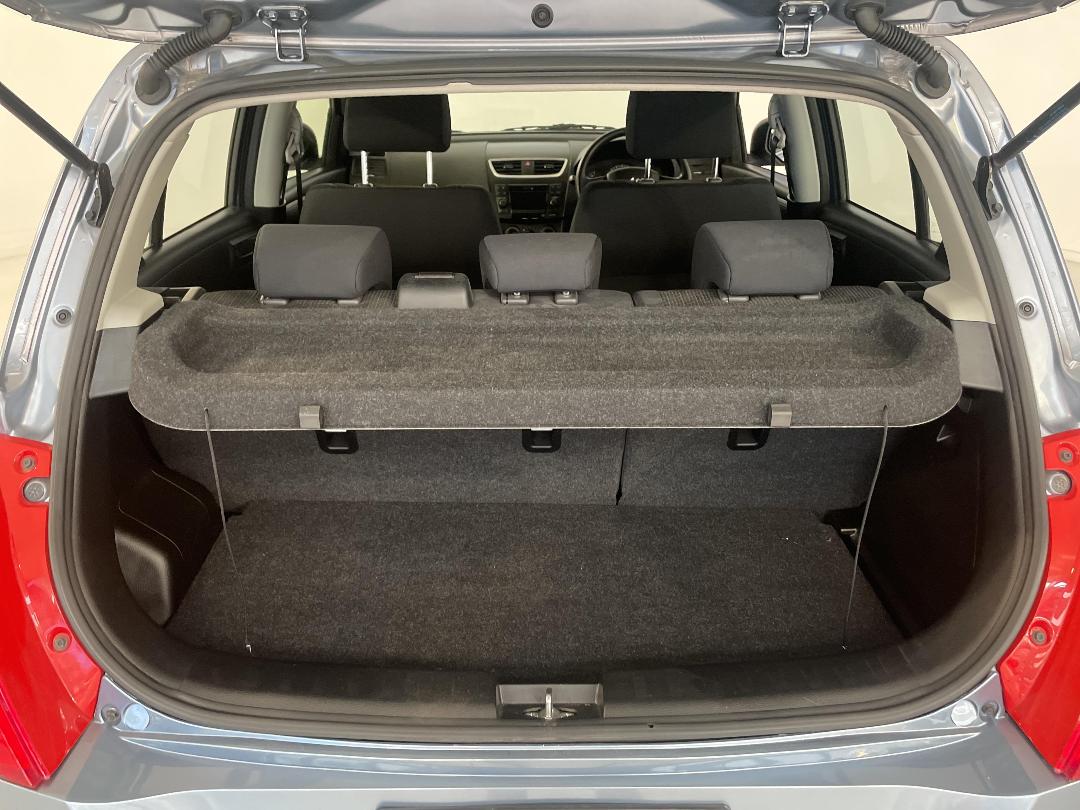 Photo '14' of Suzuki Swift Photo '14' of Suzuki Swift