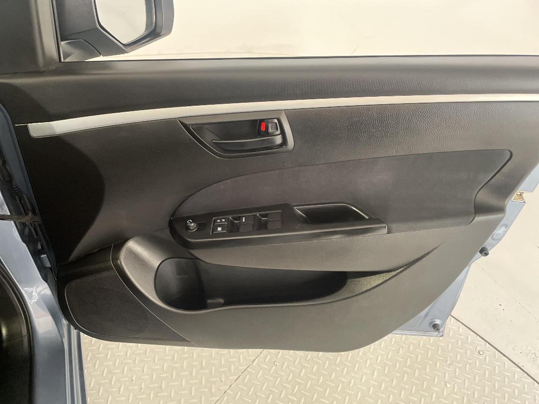 Photo '15' of Suzuki Swift Photo '15' of Suzuki Swift