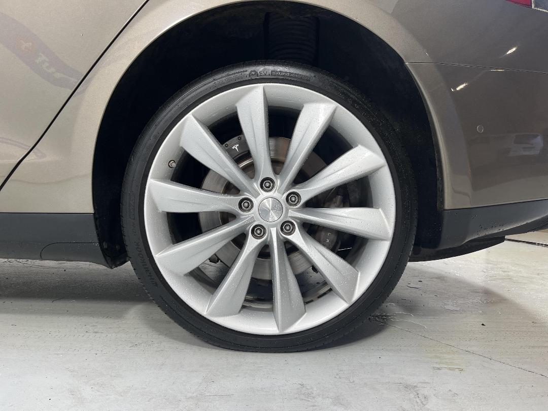 Photo '11' of Tesla Model S Photo '11' of Tesla Model S