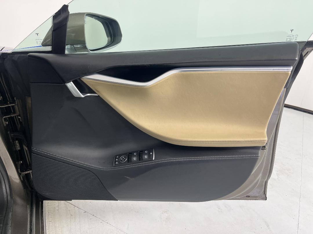 Photo '15' of Tesla Model S Photo '15' of Tesla Model S