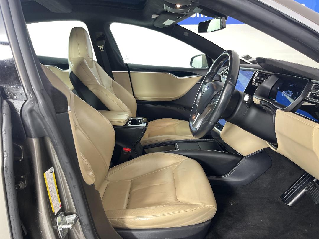 Photo '16' of Tesla Model S Photo '16' of Tesla Model S