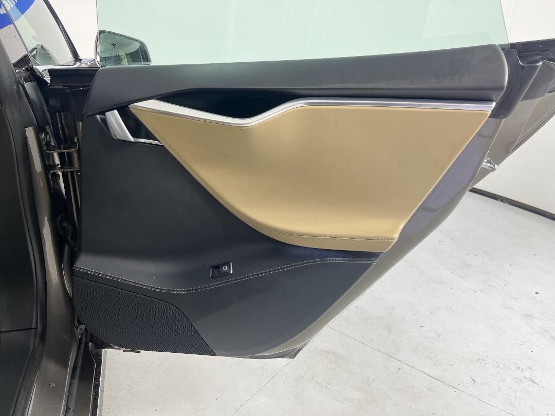 Photo '19' of Tesla Model S Photo '19' of Tesla Model S