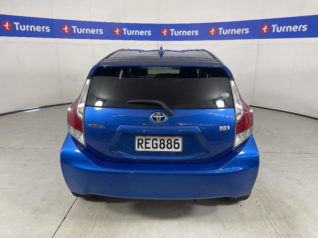 Photo '6' of Toyota Aqua