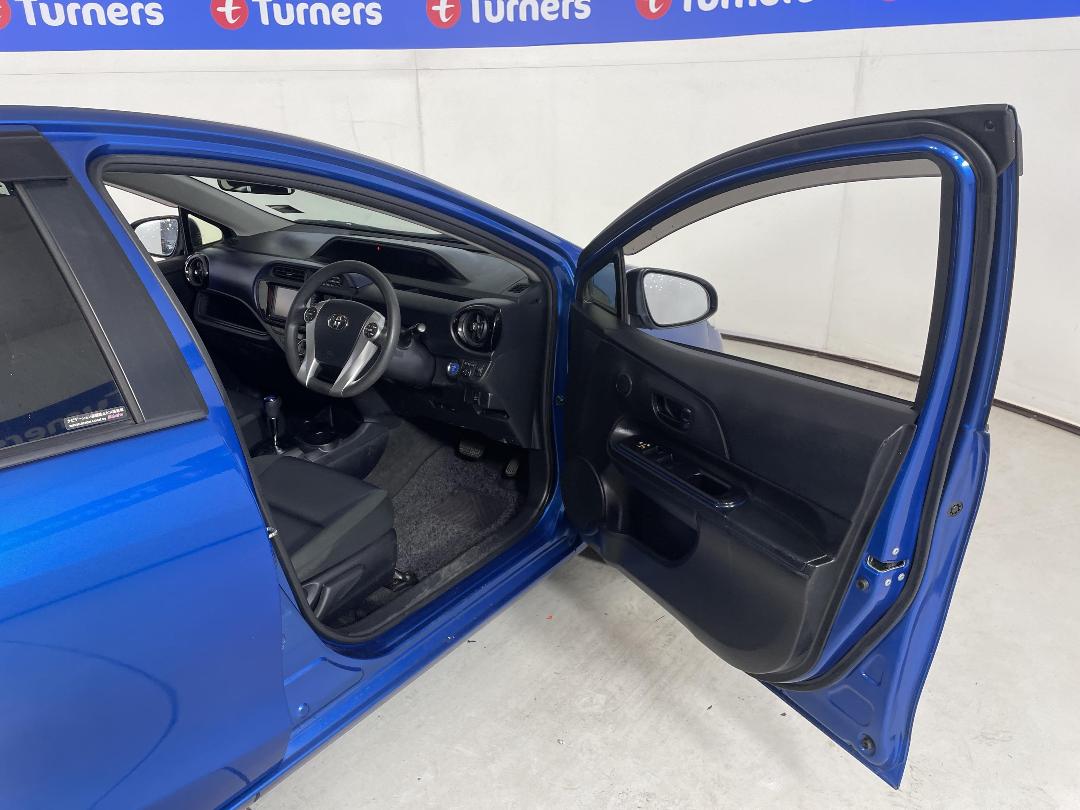 Photo '15' of Toyota Aqua