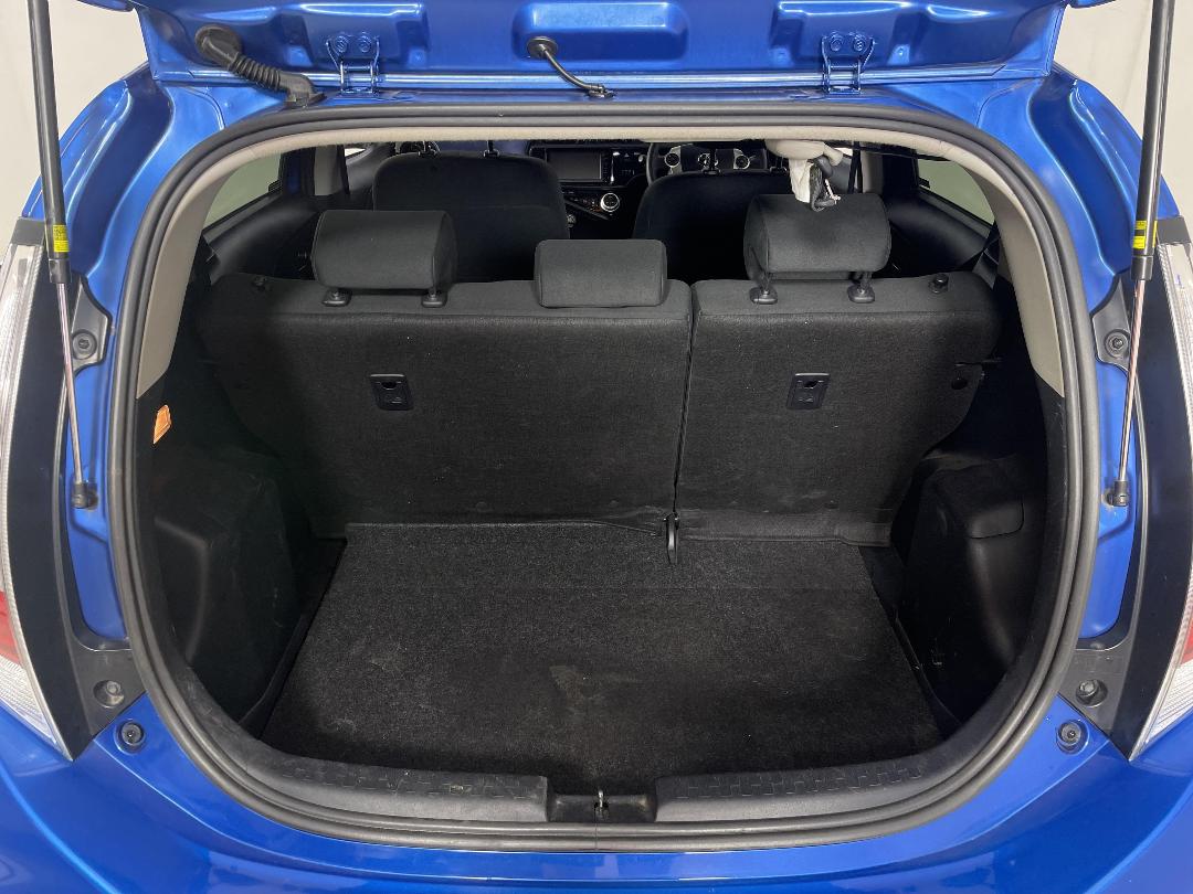 Photo '14' of Toyota Aqua