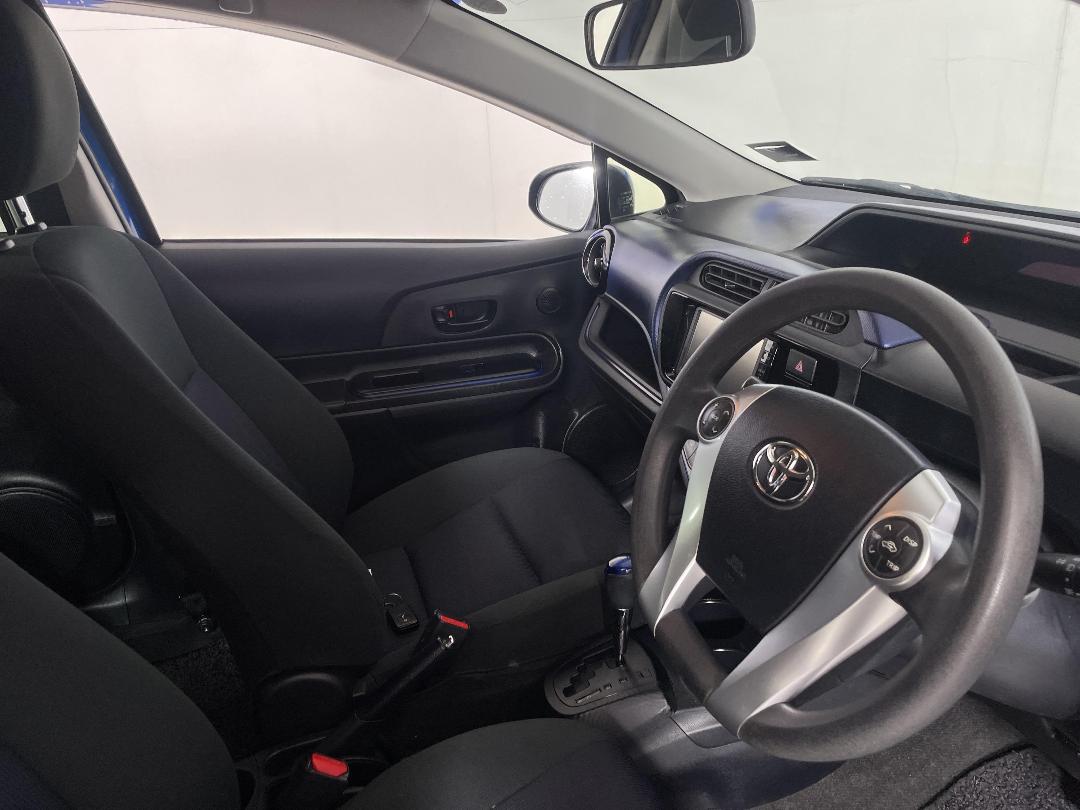 Photo '16' of Toyota Aqua