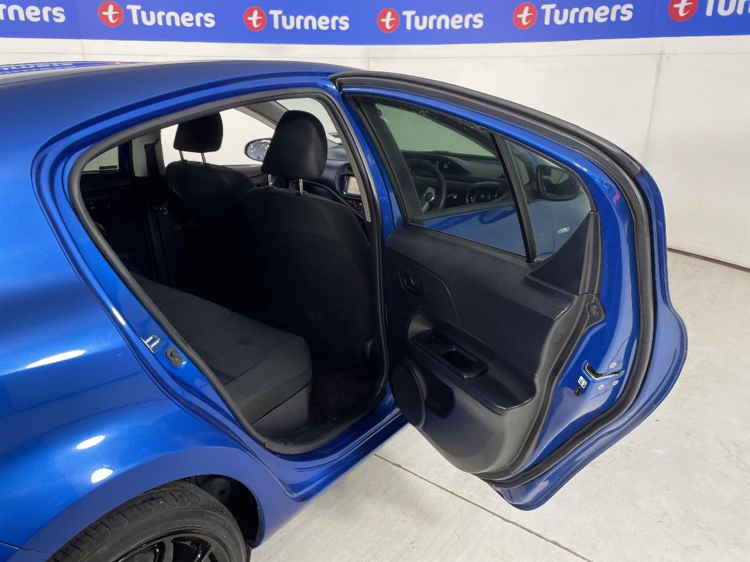 Photo '19' of Toyota Aqua