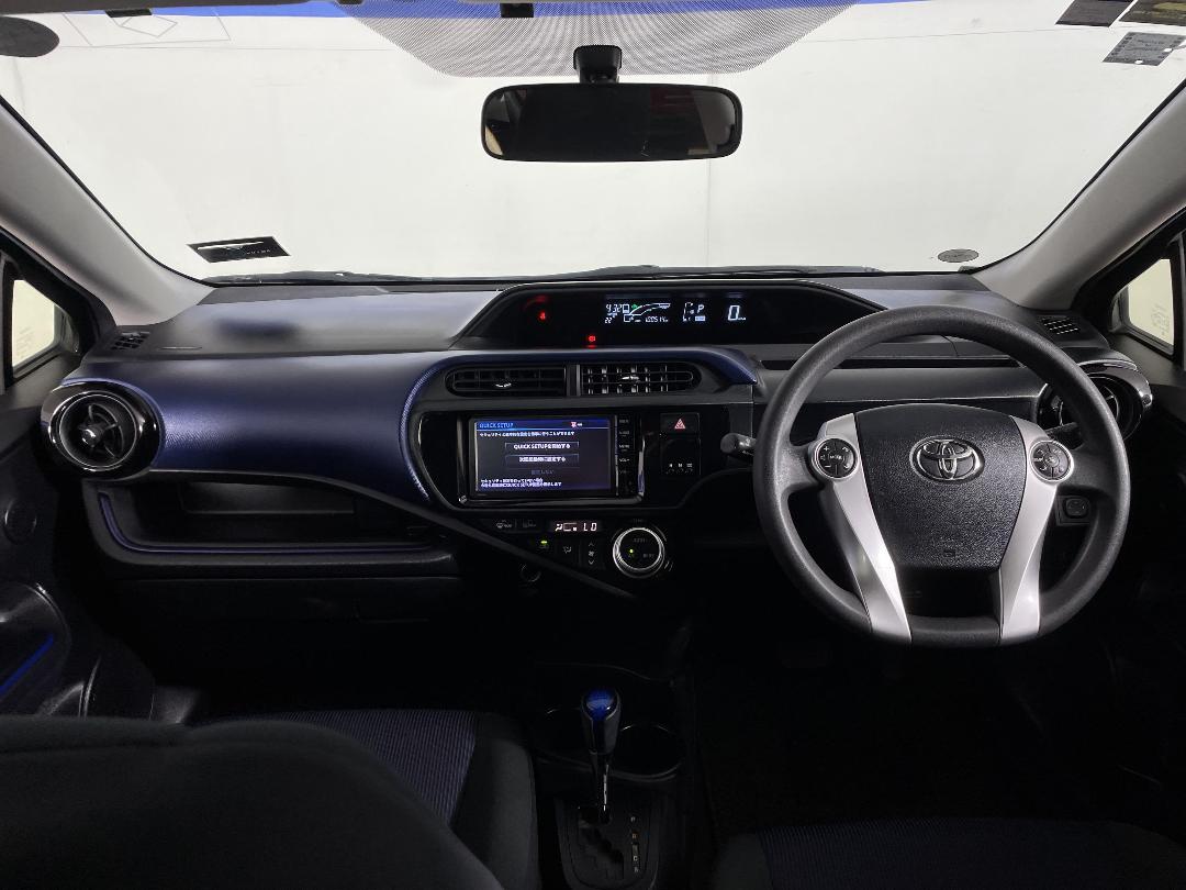 Photo '17' of Toyota Aqua