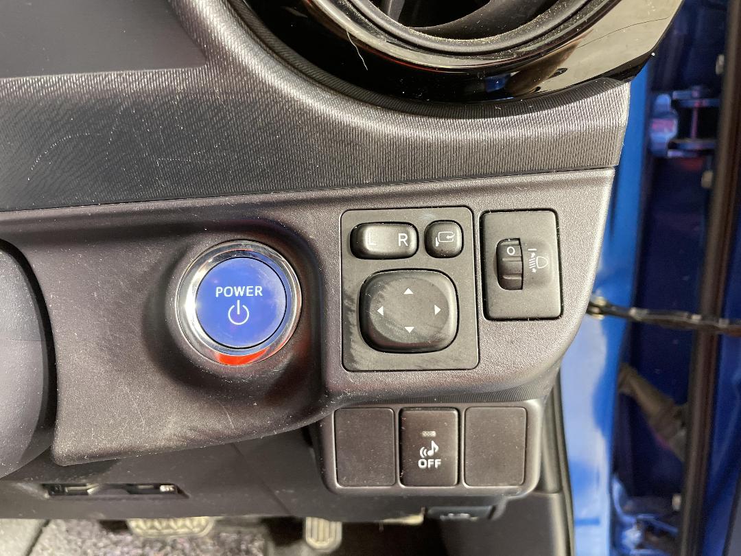 Photo '24' of Toyota Aqua