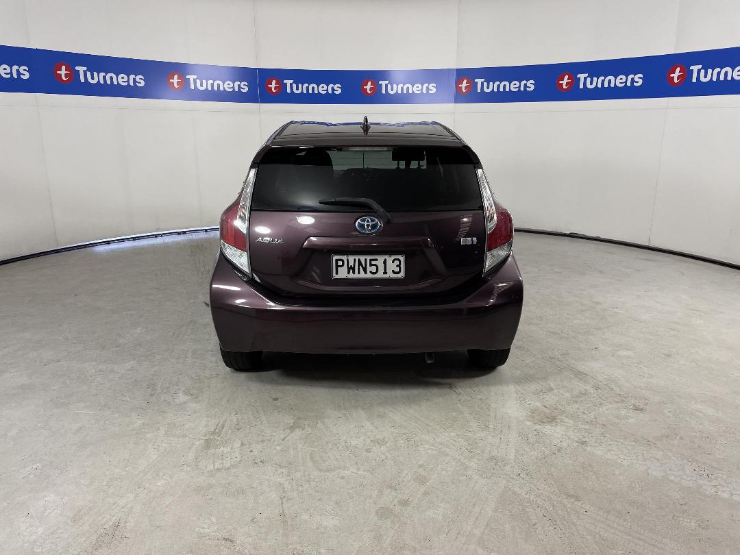 Photo '6' of Toyota Aqua