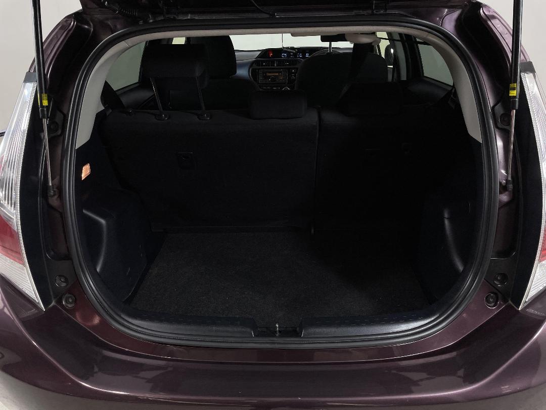 Photo '14' of Toyota Aqua