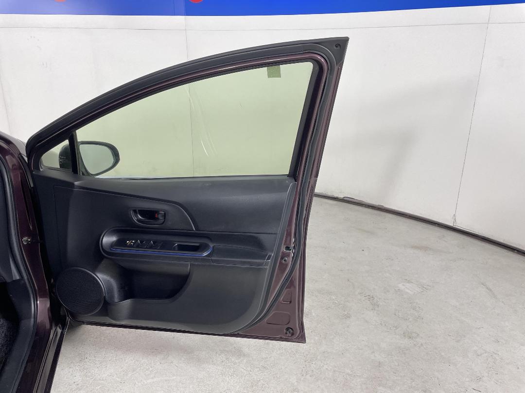 Photo '15' of Toyota Aqua