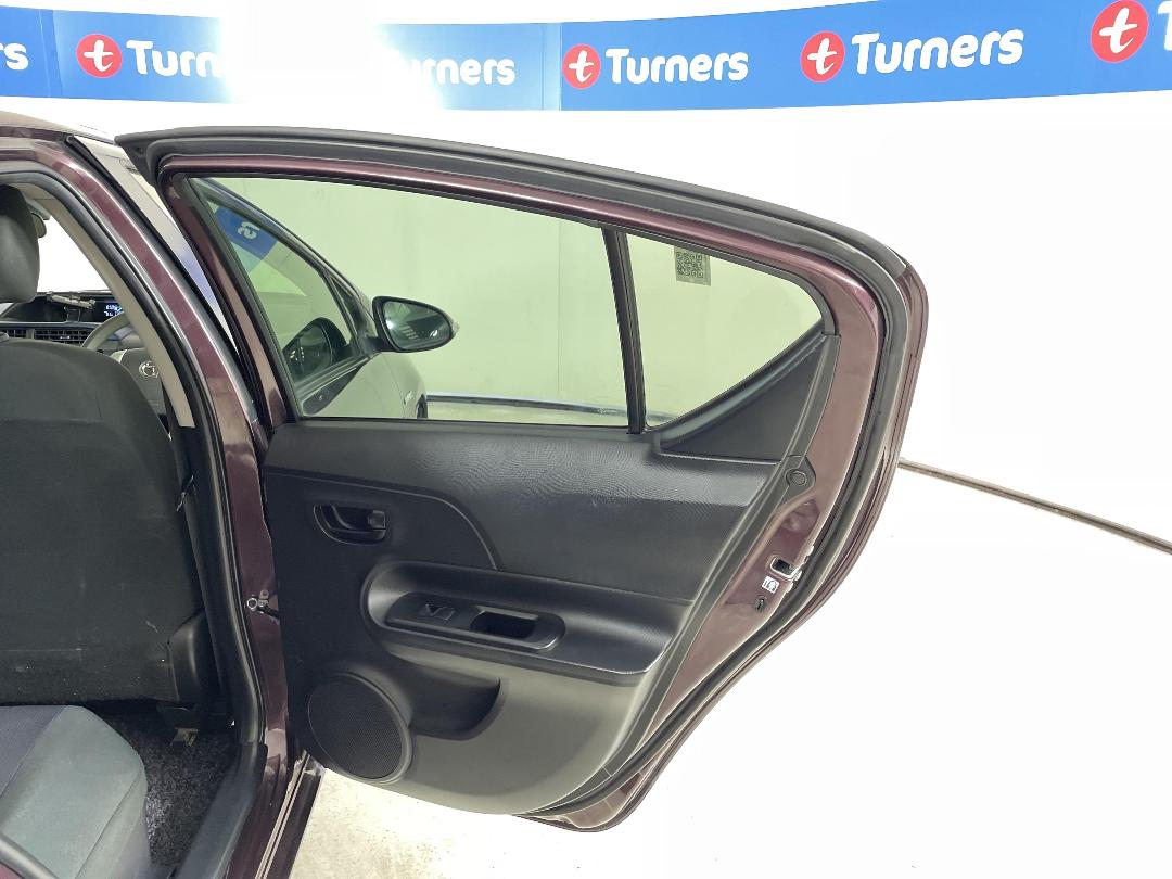 Photo '19' of Toyota Aqua