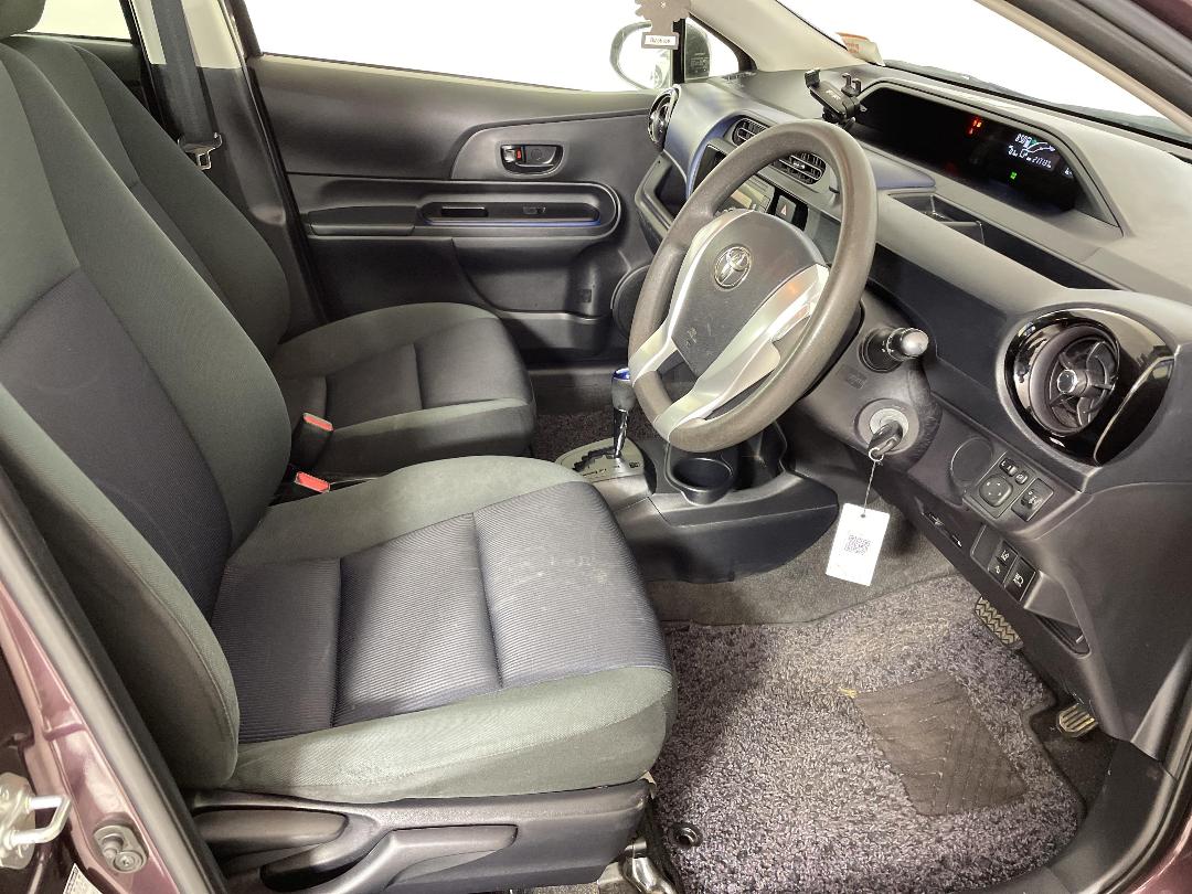 Photo '16' of Toyota Aqua