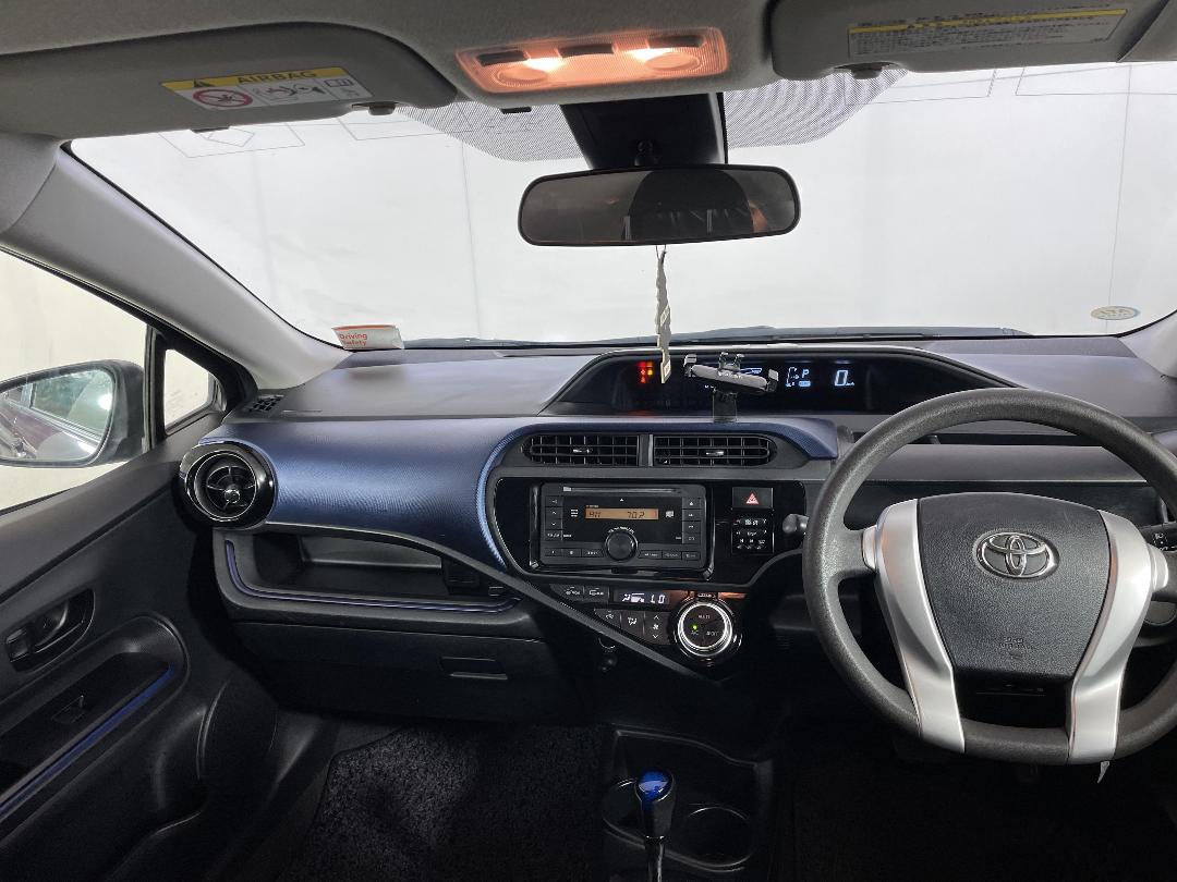 Photo '17' of Toyota Aqua