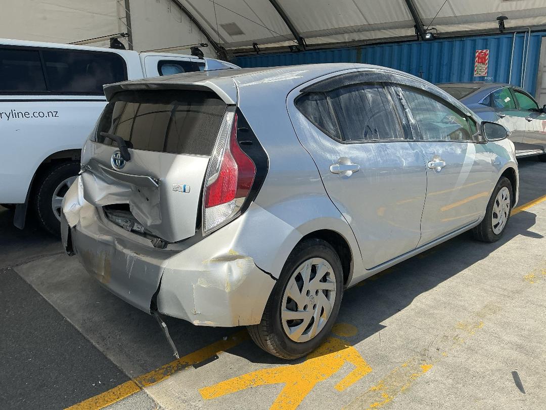 Photo '9' of Toyota Aqua Photo '9' of Toyota Aqua