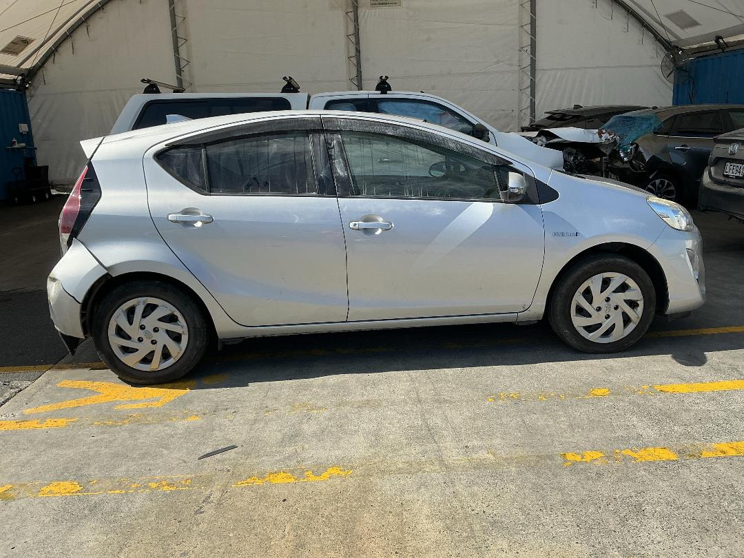 Photo '13' of Toyota Aqua Photo '13' of Toyota Aqua