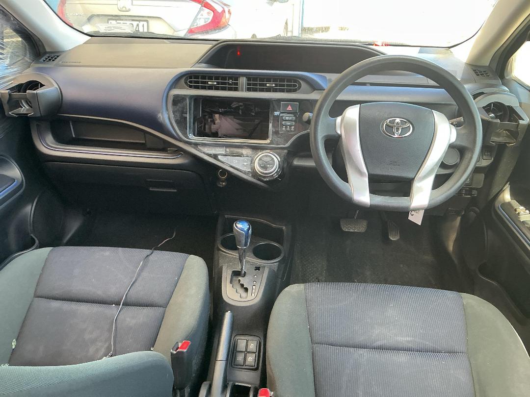 Photo '19' of Toyota Aqua Photo '19' of Toyota Aqua