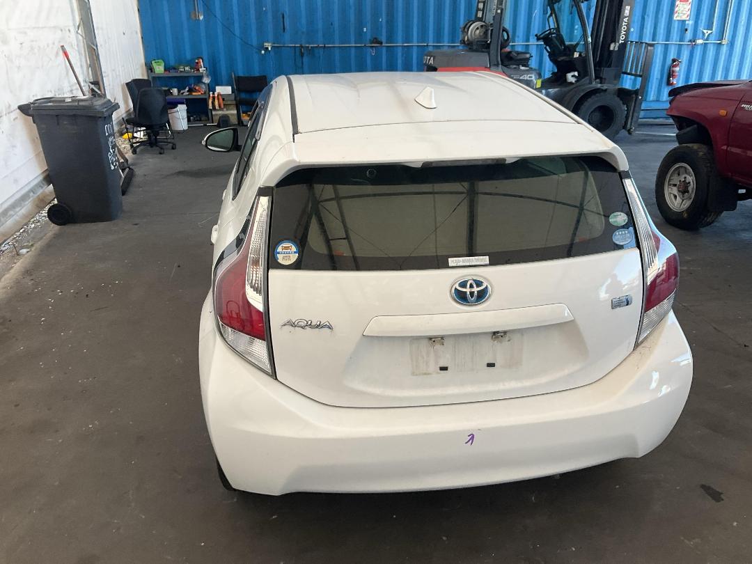 Photo '10' of Toyota Aqua Hybrid