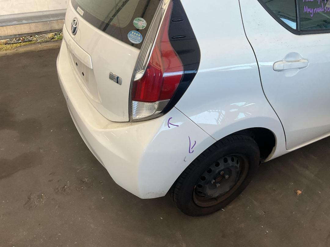 Photo '13' of Toyota Aqua Hybrid