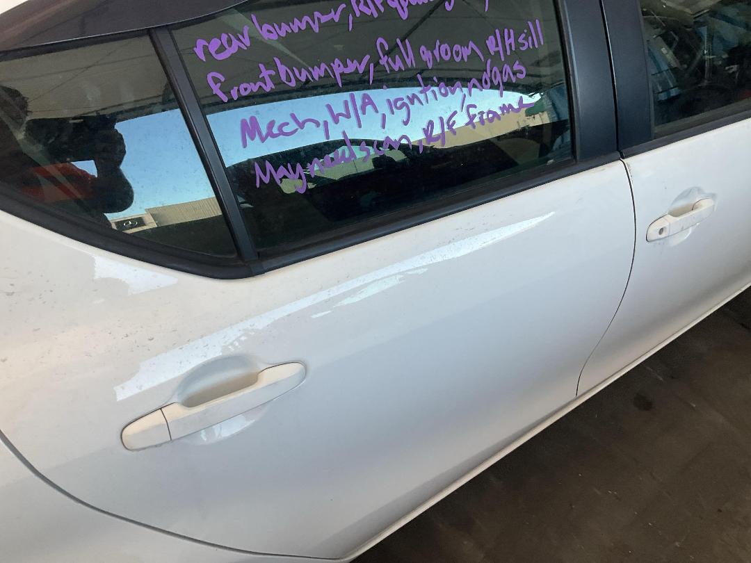 Photo '14' of Toyota Aqua Hybrid