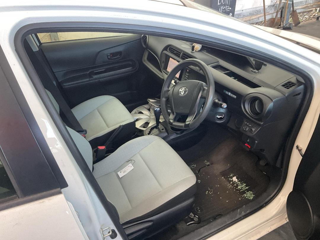 Photo '17' of Toyota Aqua Hybrid