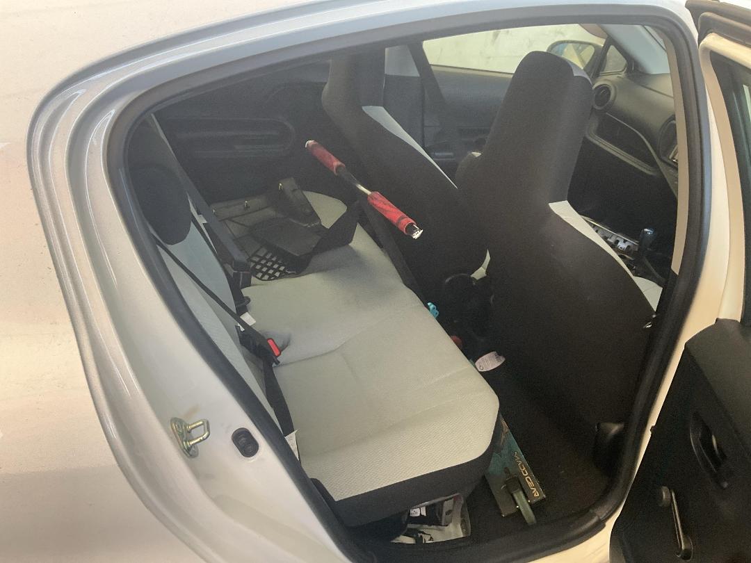 Photo '18' of Toyota Aqua Hybrid