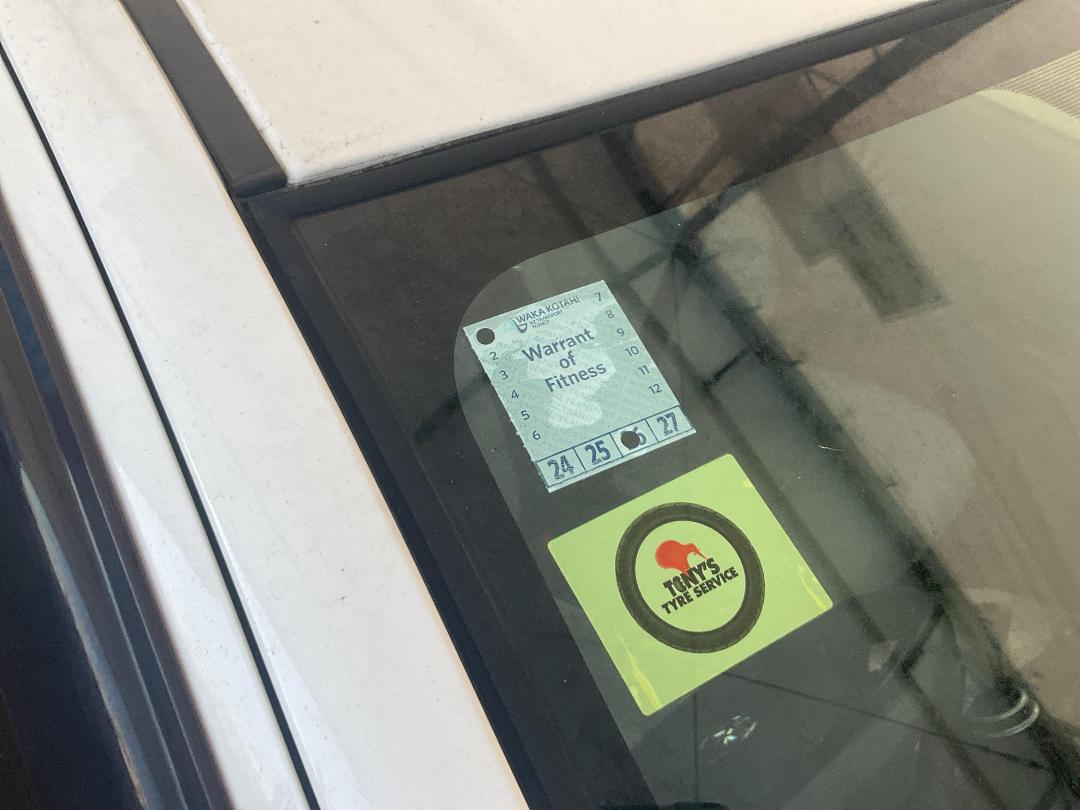 Photo '21' of Toyota Aqua Hybrid