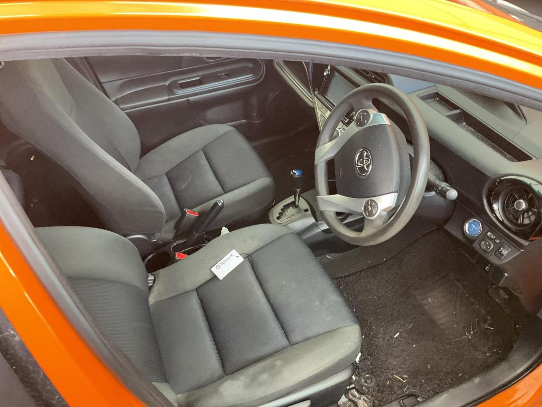 Photo '17' of Toyota Aqua Hybrid