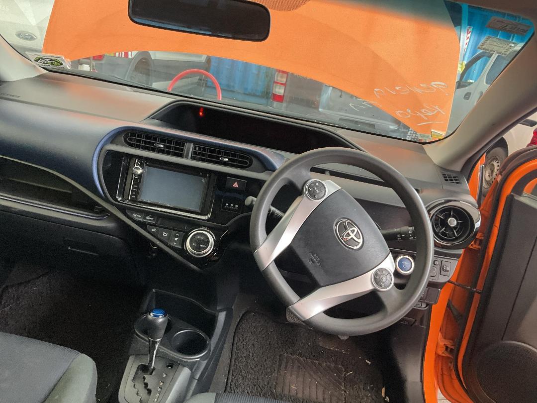 Photo '18' of Toyota Aqua Hybrid