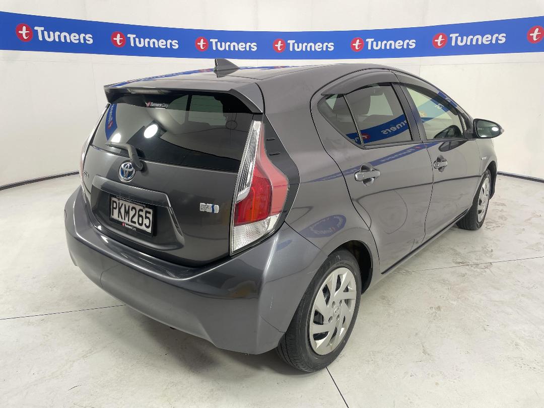 Photo '7' of Toyota Aqua Photo '7' of Toyota Aqua