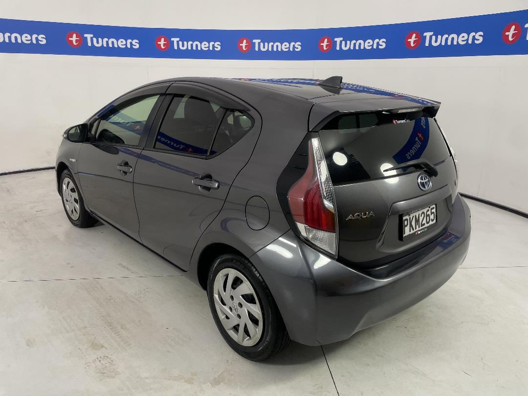 Photo '5' of Toyota Aqua Photo '5' of Toyota Aqua